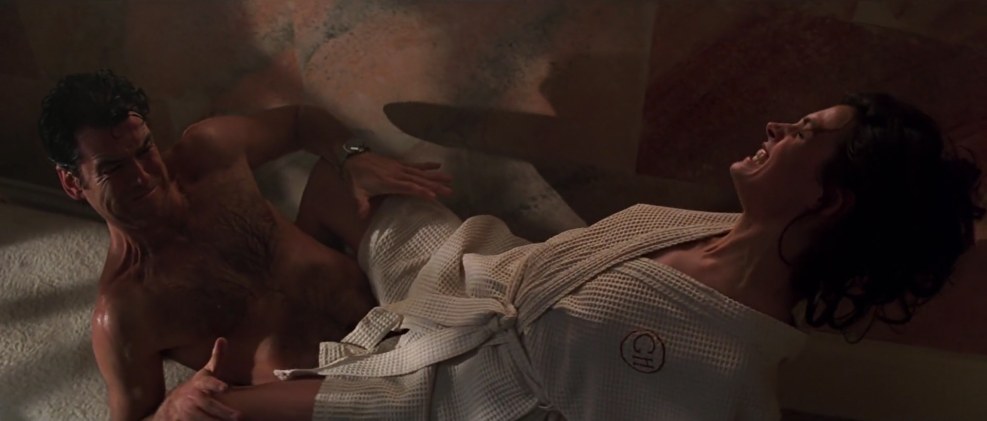 Sex Photo Hot Jezebelle Bond Works Her Pussy On The Couch