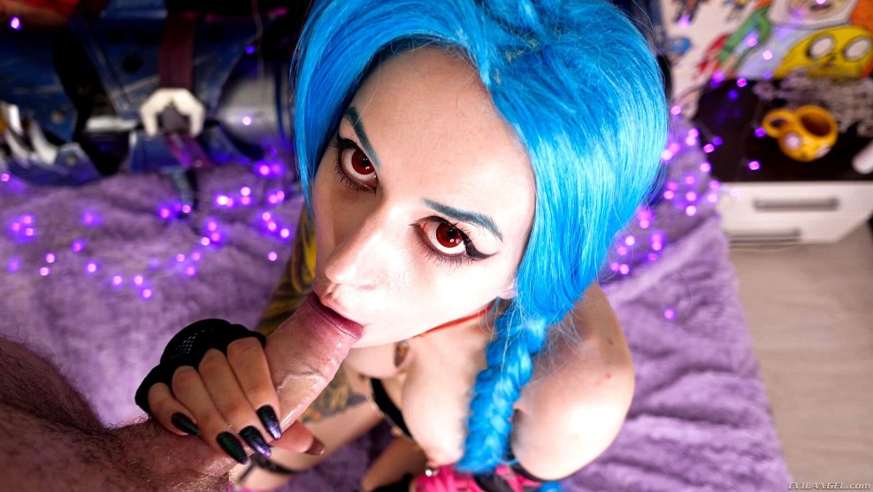 Purple Bitch Jinx swallows strapon