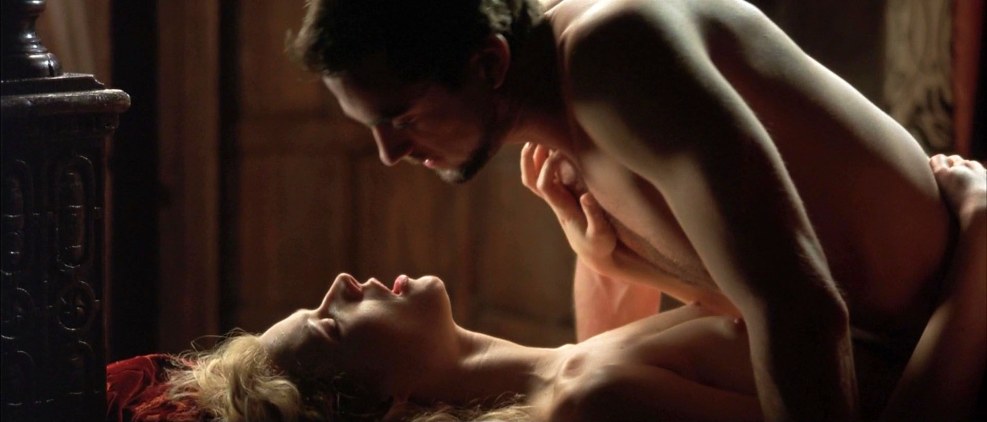 Naked Gwyneth Paltrow in movies