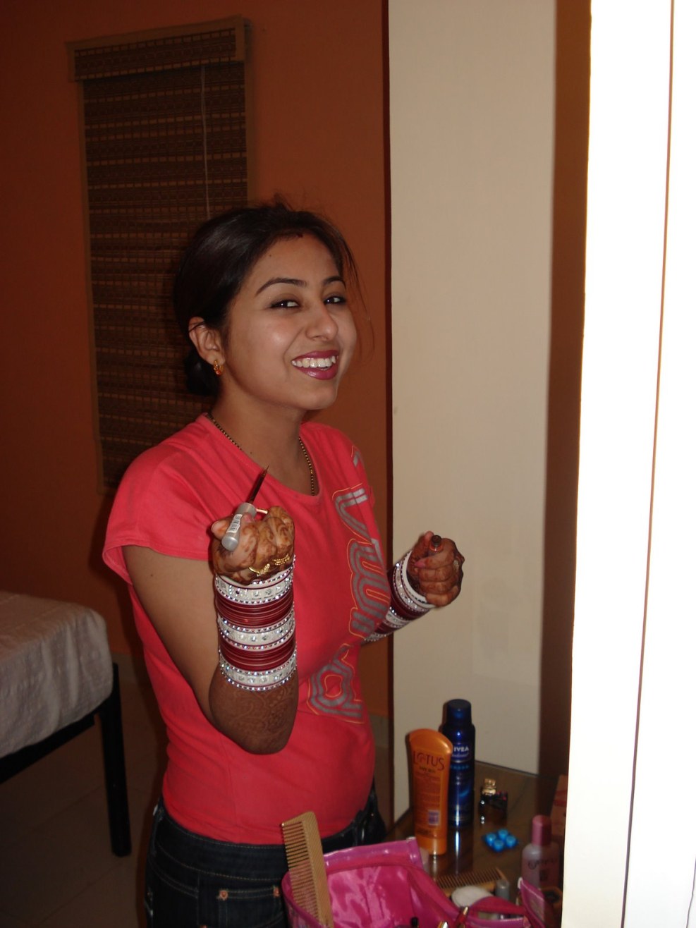 TAMIL HEROINE SRI DIVYA CUTE PICTURE