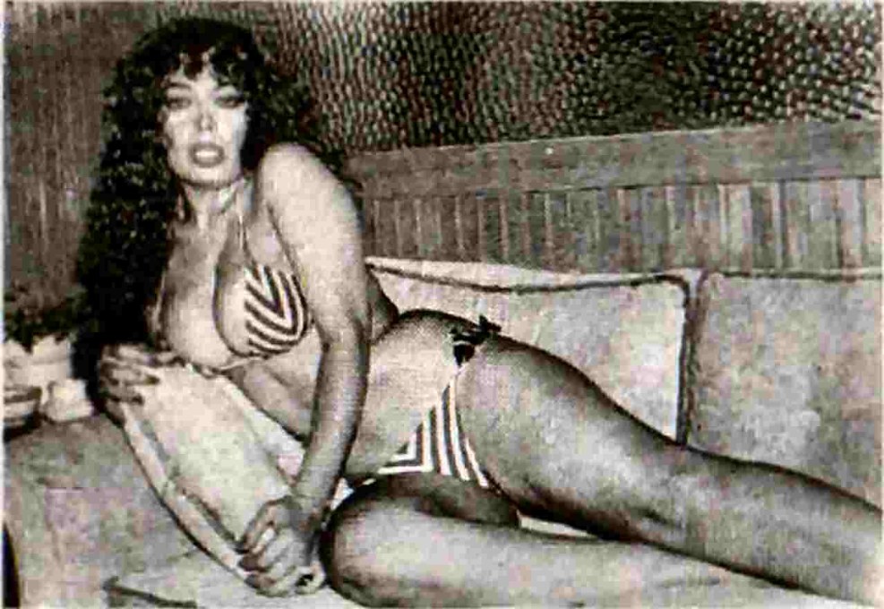 Naked Zerrin Egeliler Kocasini Aldatiyor