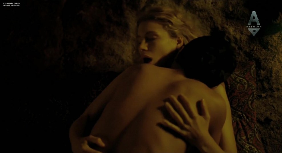 Naked actress Greeting Chopra