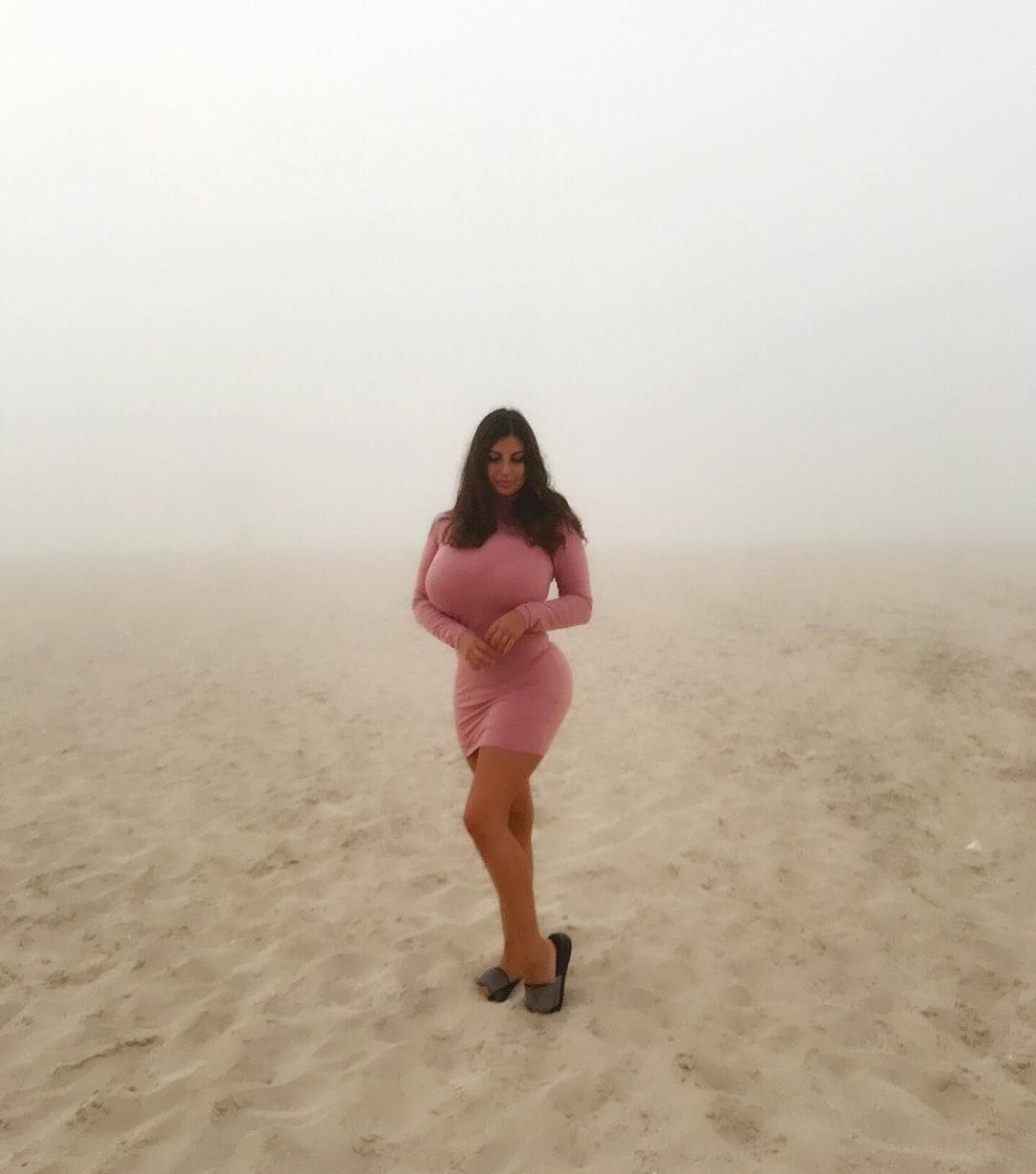 @Djhannahb Hannah in dress