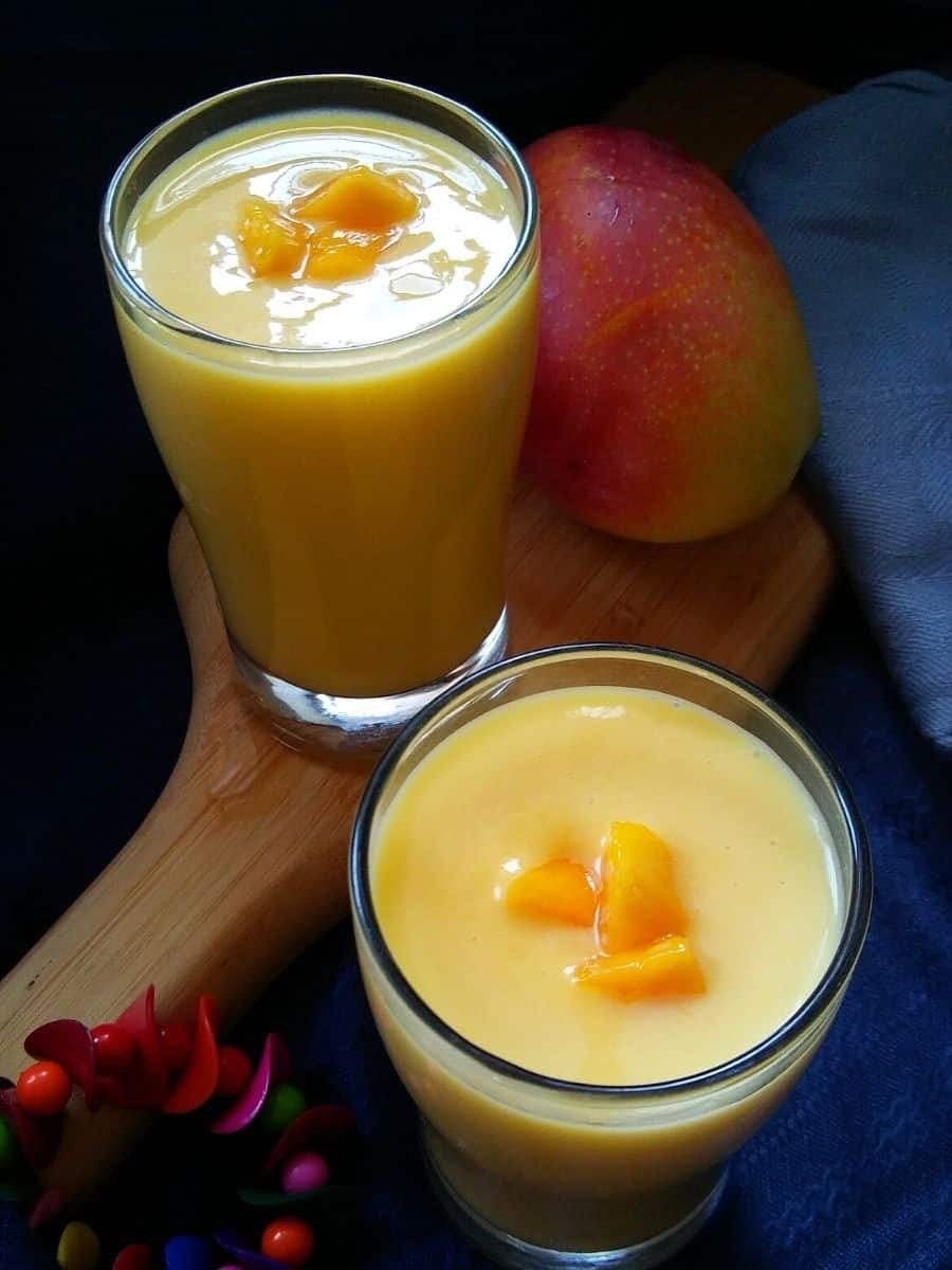 Mango shake. Милкшейк манго. Милкшейк манго маракуйя. Милкшейк манго Шейк. Шейк манго маракуйя.