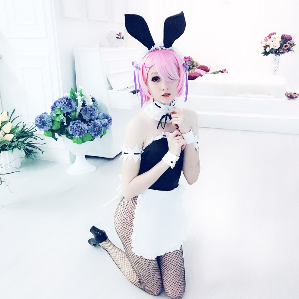 Kawai Fox cosplay on frames