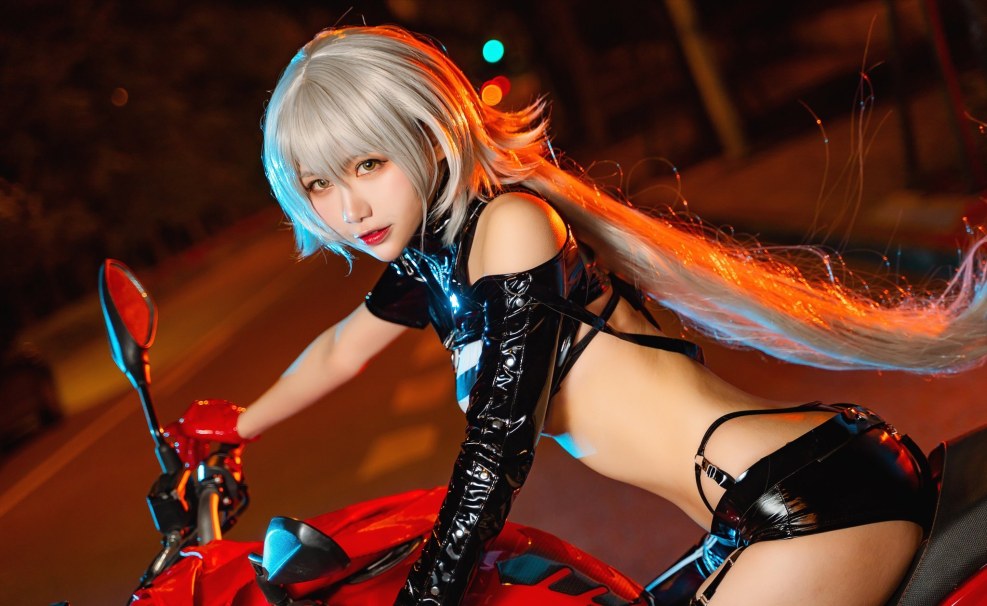 Hana Bunny Rias cosplayer