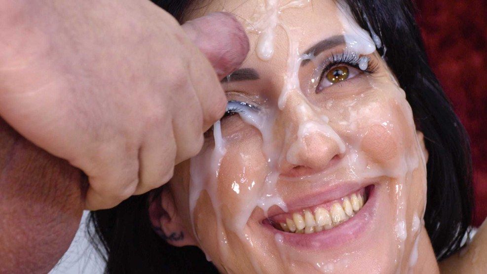 German porn, bookcake in a plate