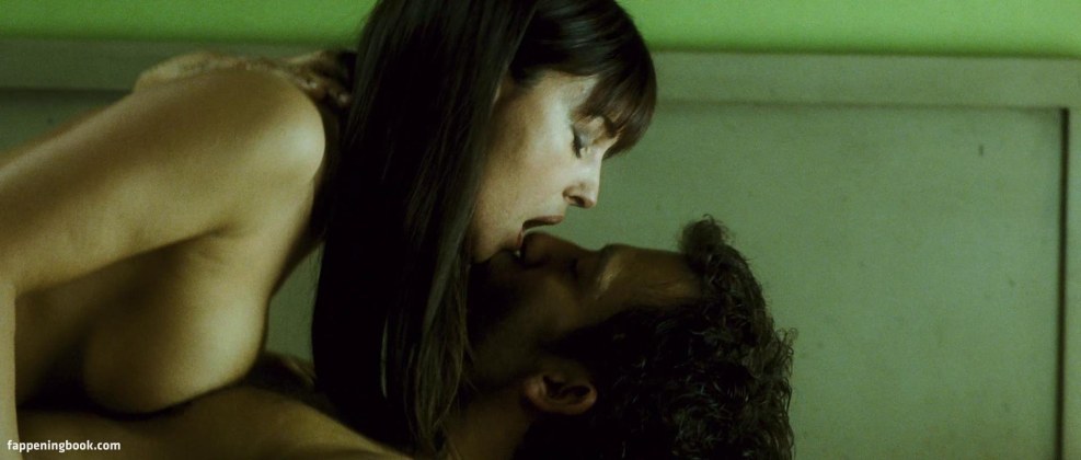 Fully naked Monica Bellucci in the film "Malena", 2000