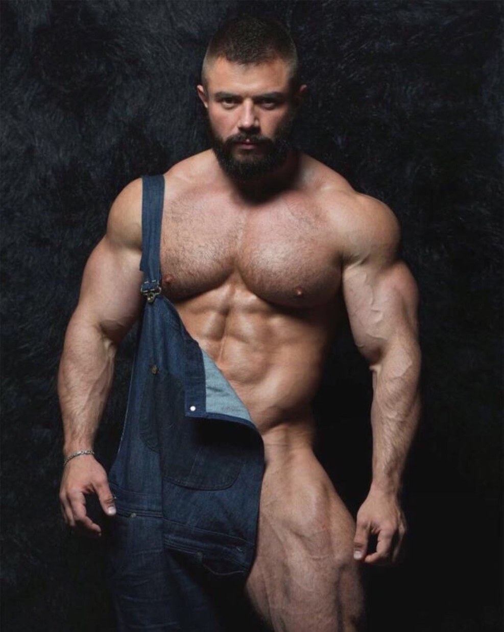 Leo Bartenev Muscle