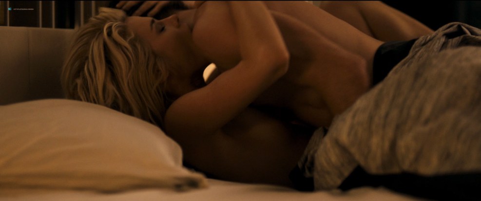 Frida Pinto bed scenes