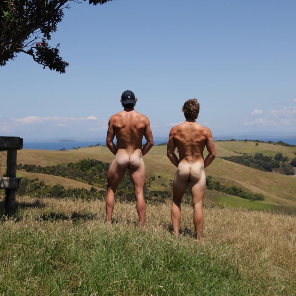 Warwick Rowers Help Gay Fans Get Through Quarantine