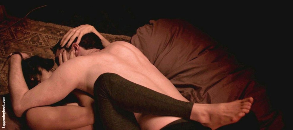 Elodi Jung without panties