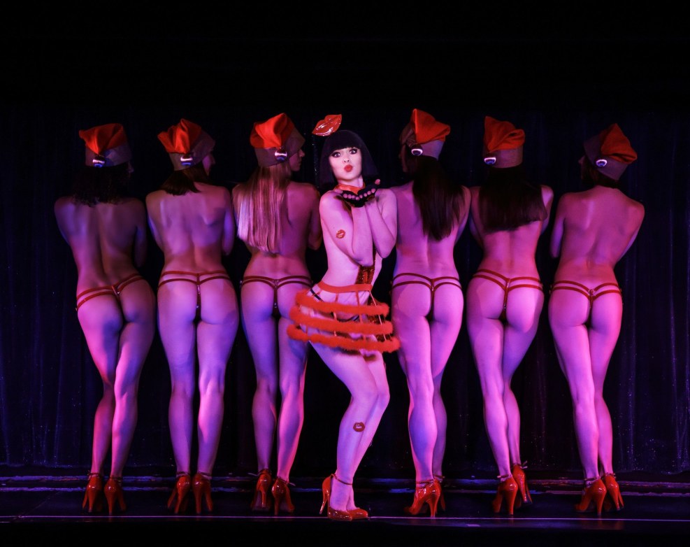 Naked women moulins rouge