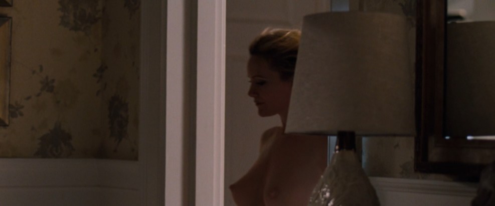 Leslie Mann bed scenes