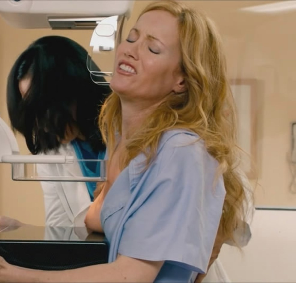 Leslie Mann bed scenes