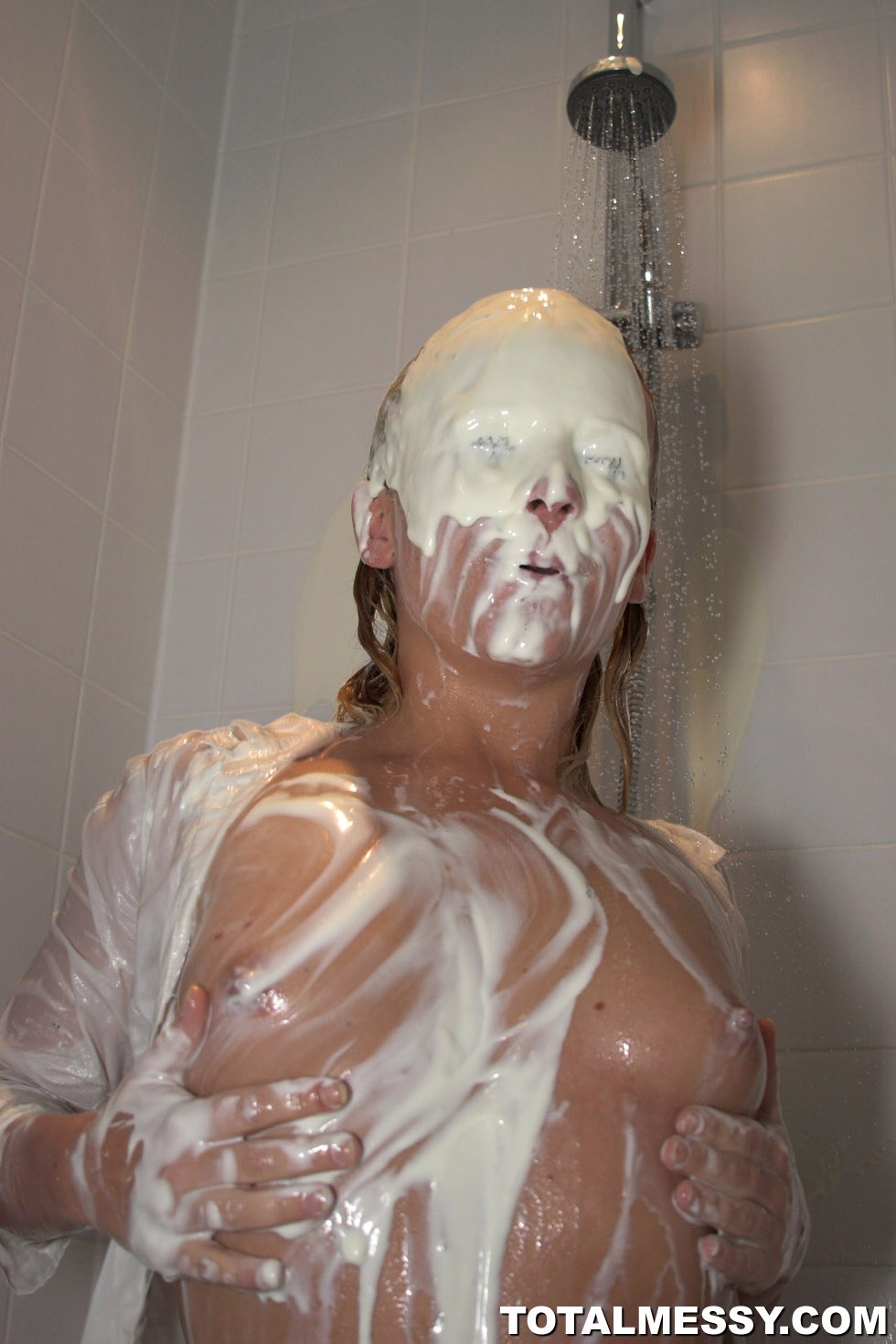 Mounting foam in the vagina