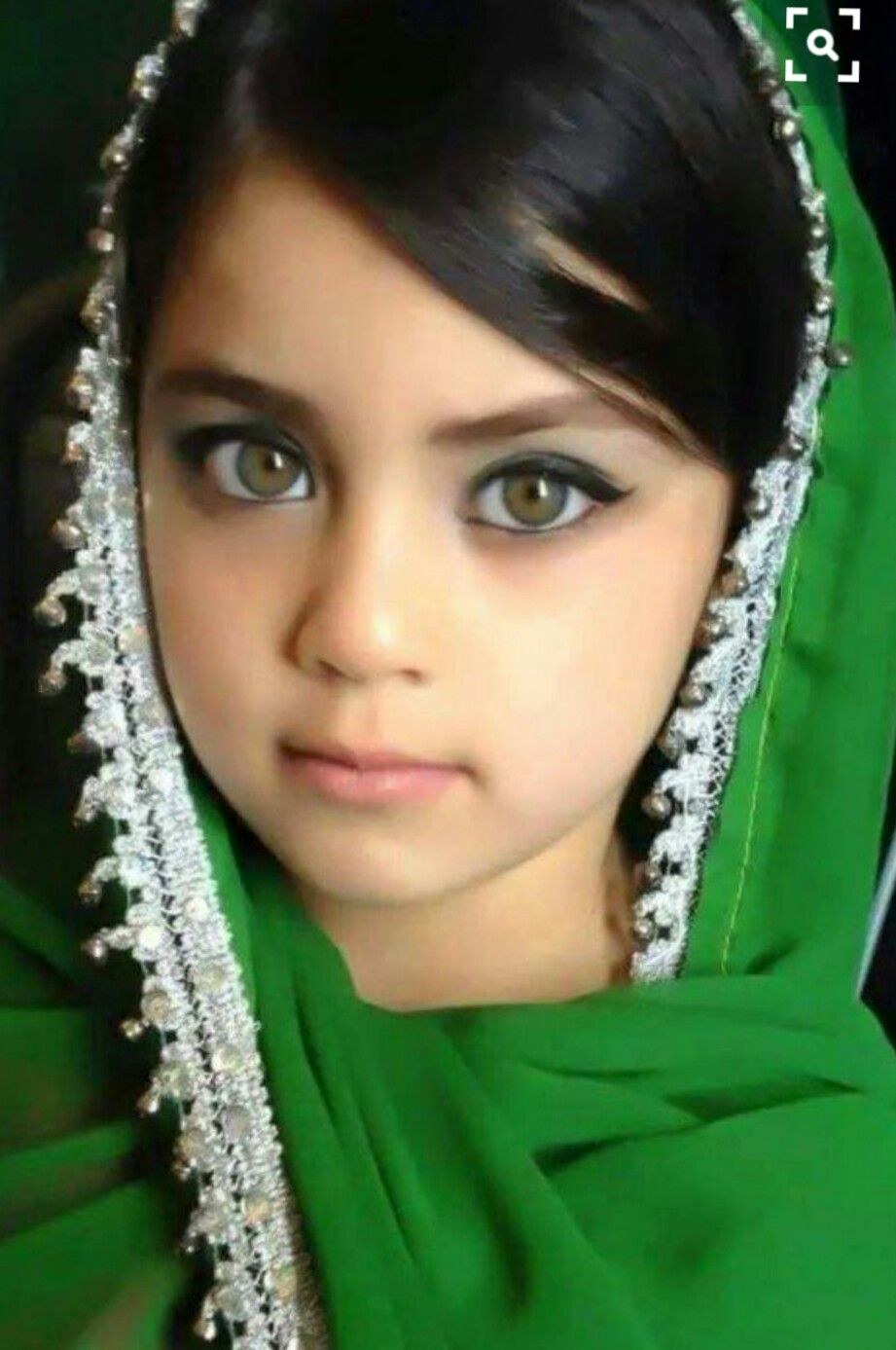Afghan Girl (59 photos)