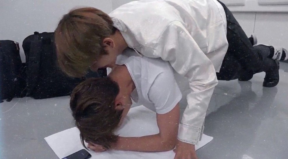 Taehyun and Jungkook 18