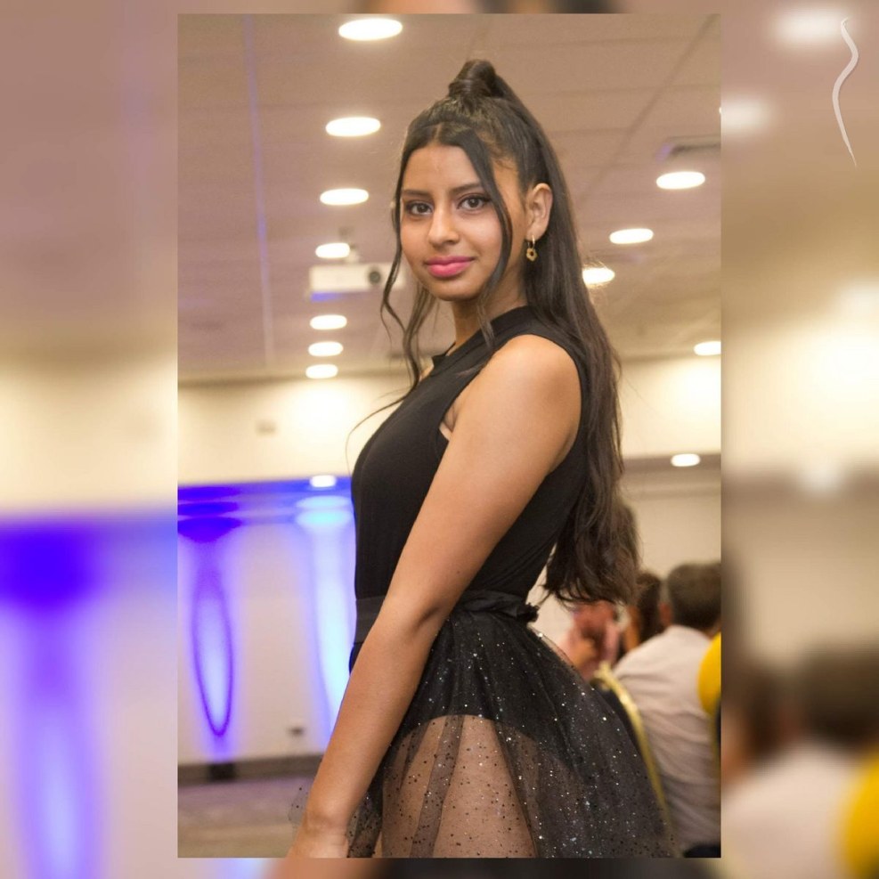 Jimena Sanchez in Leggings