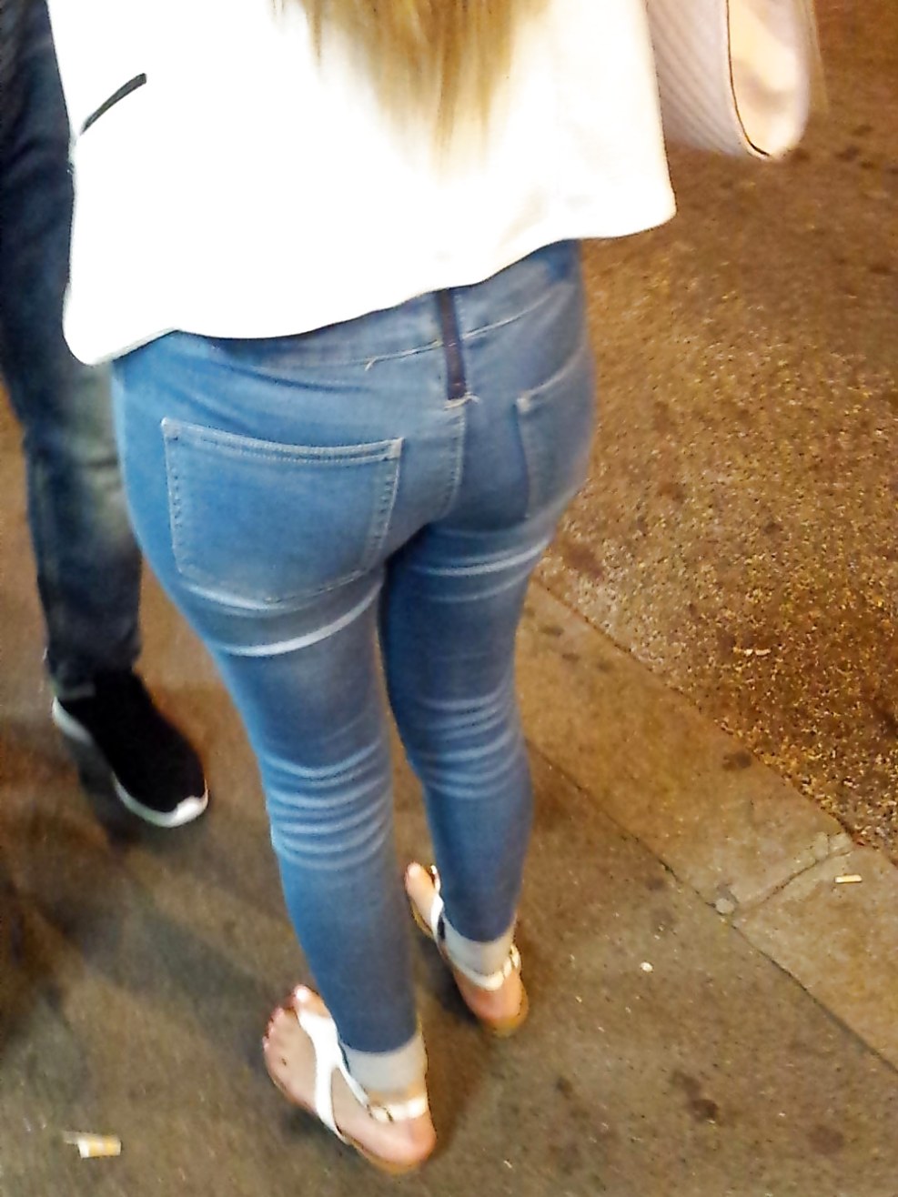 Juicy ass students in jeans