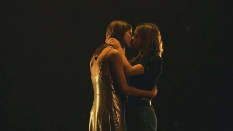 Kate Bekinsale in linen in the film