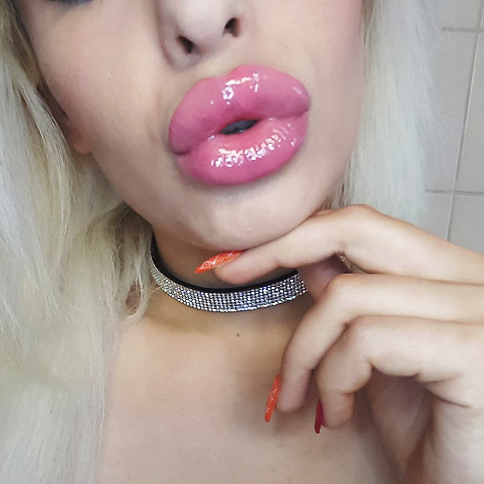 Blowjobs with silicone lips