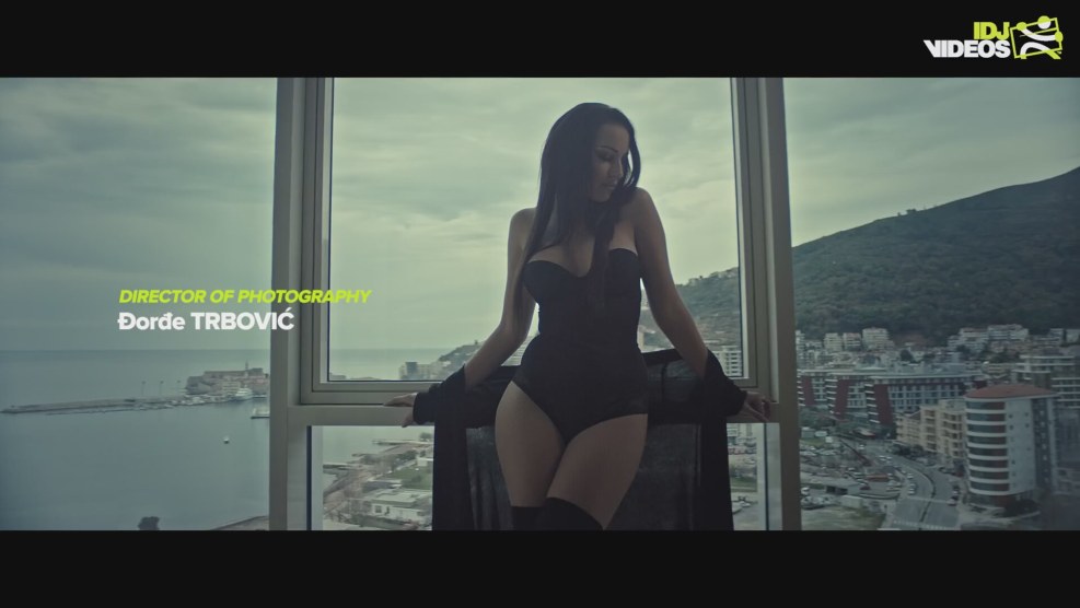 Alexandra Priovich photo from the neckline