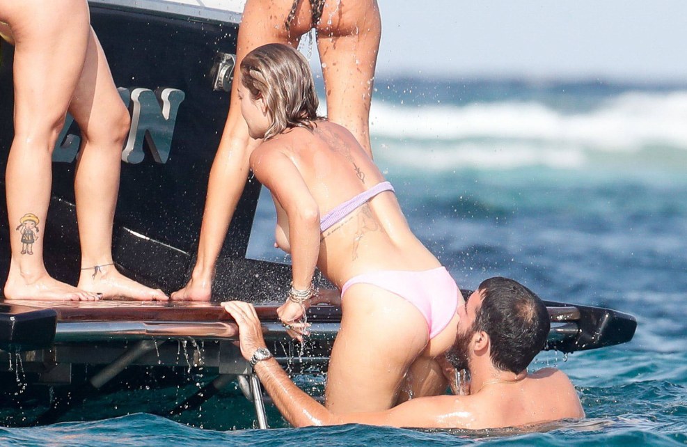 Girls on the beach spied