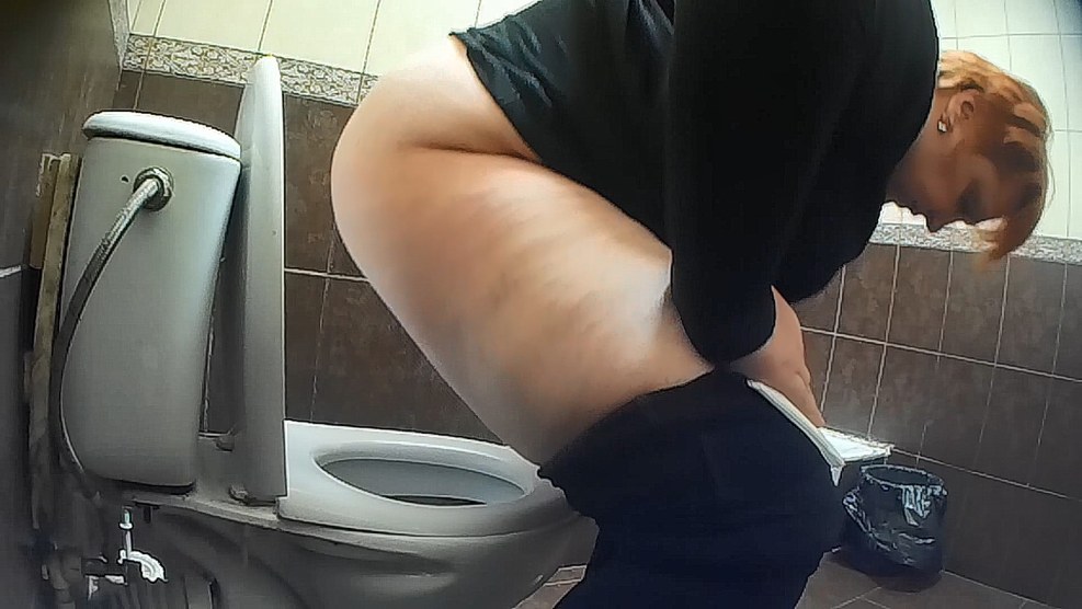 Hidden camera piss 2020