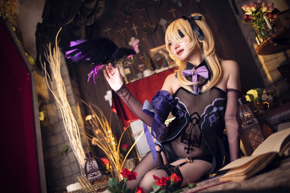 Genshchin Impact Lisa Cosplay