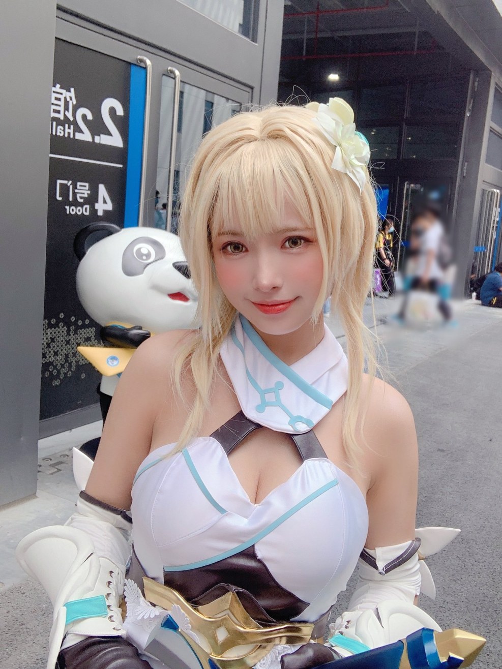 Lisa Genshin Impact cosplay