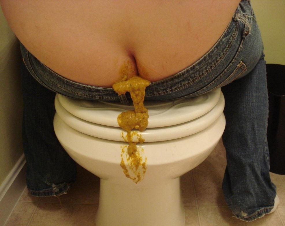 PantyPooping filled his pants