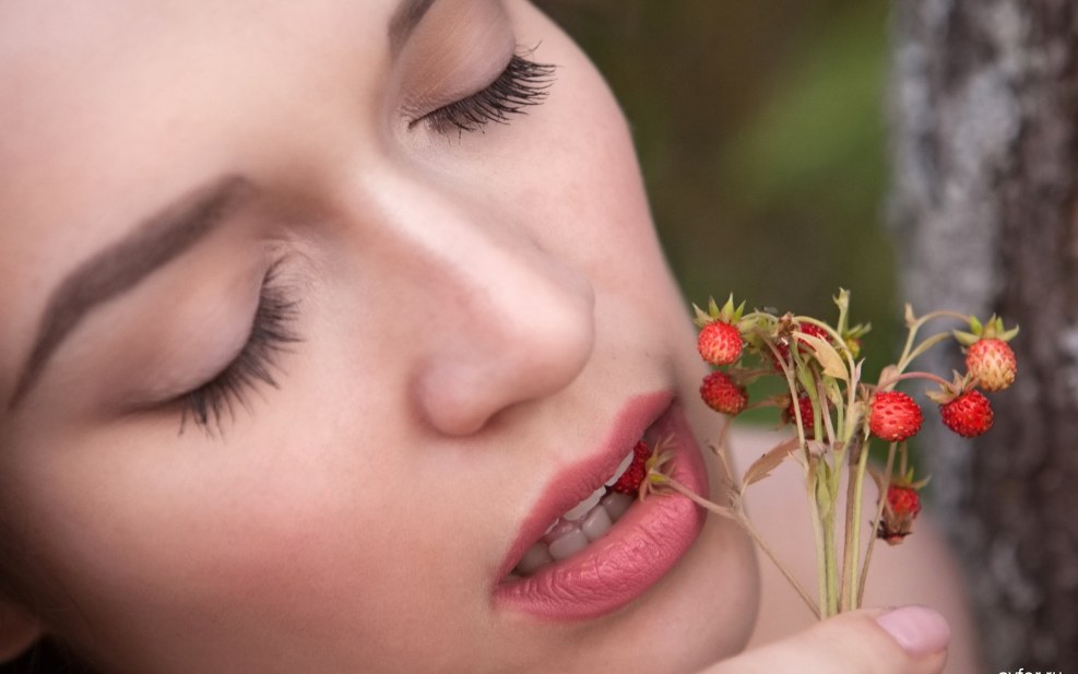 The texture of the cups of the clogging
