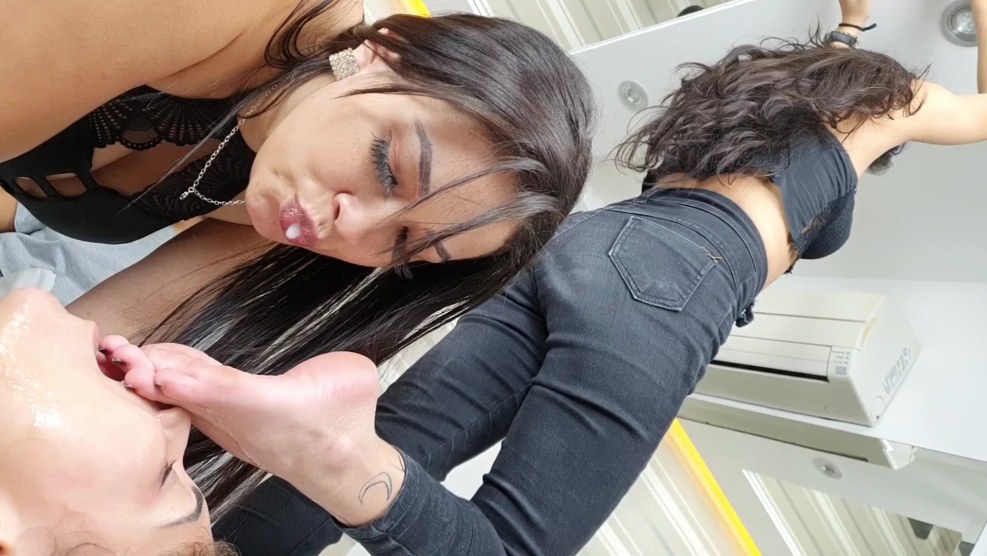 Girl Spitting fetish