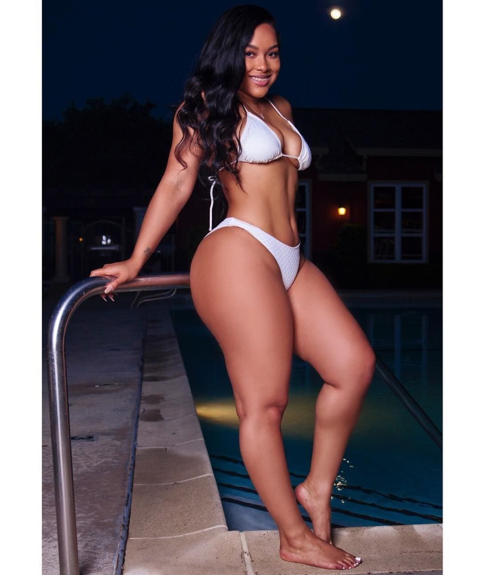 The largest hips of the Chinese woman pumped up