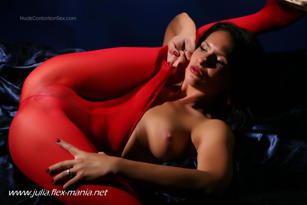 Naked blondes in bed