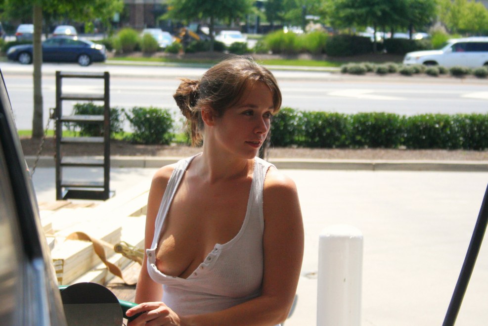 Tits in the heat in Candid