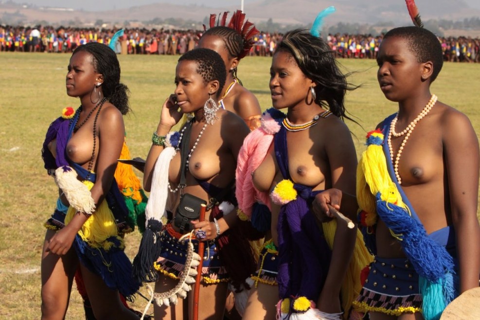 Naked Zulussian women