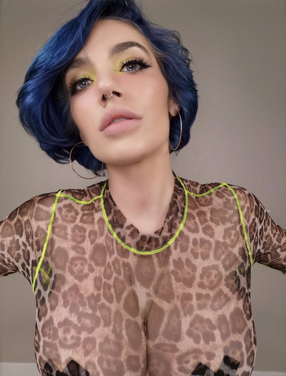 Elizabeth Cambridge Naked