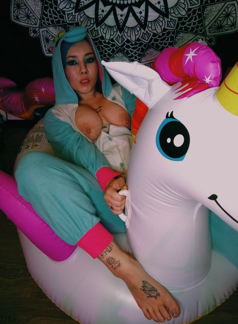 Julia Unicorn (51 photos)