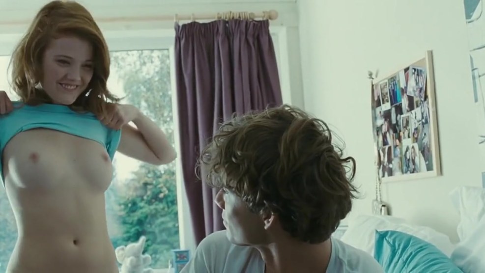 Jamma Rose naked on the bed