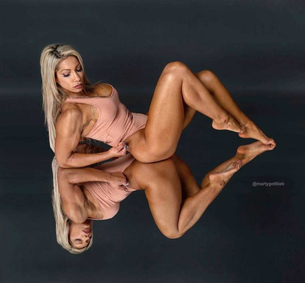 Naked porn actress Anna Marie Rios