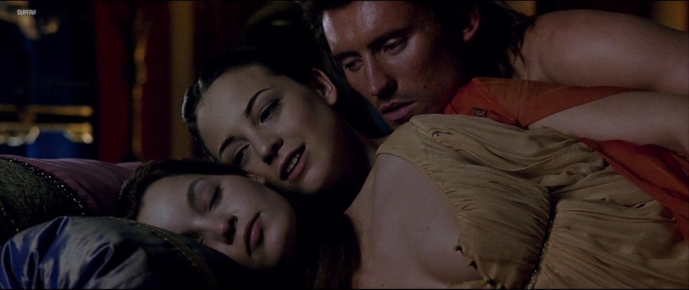 Esther Esposito 18 +