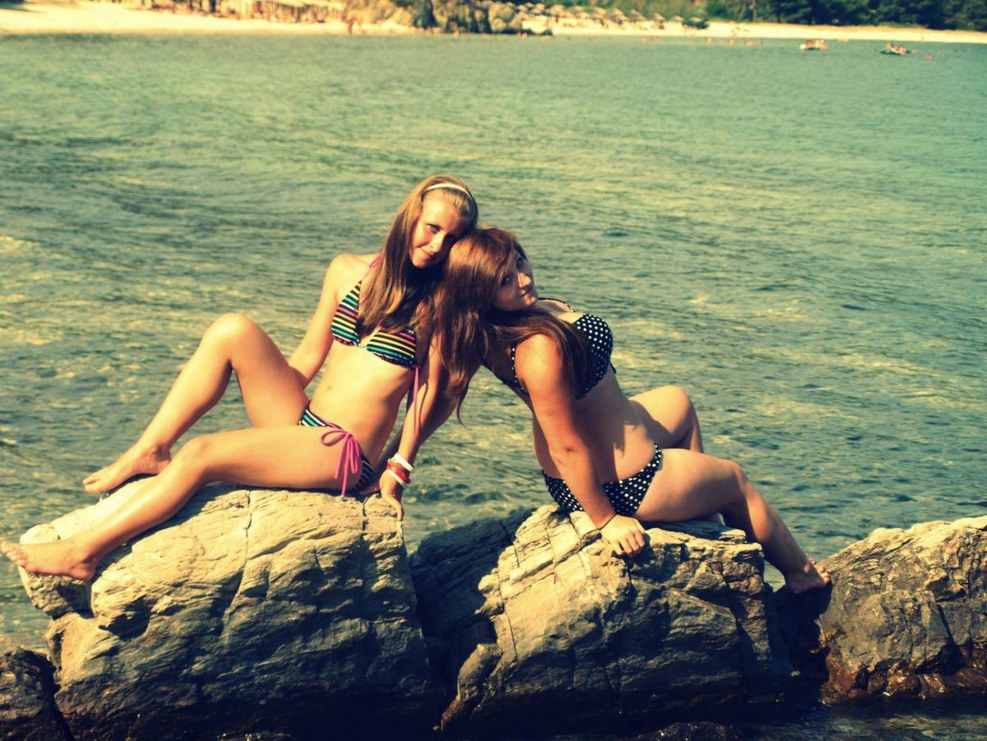 Mary-Kate and Ashley Olsen Nude