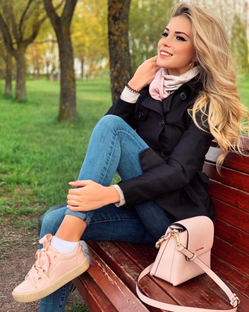 Hollyextra July-13-2022 18-31-03 @ Chaturbate Webcam