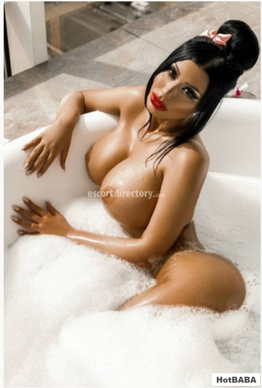 Loren Strawberry, Lara Frost, Kris Owl & Whiteneko Nude Ass