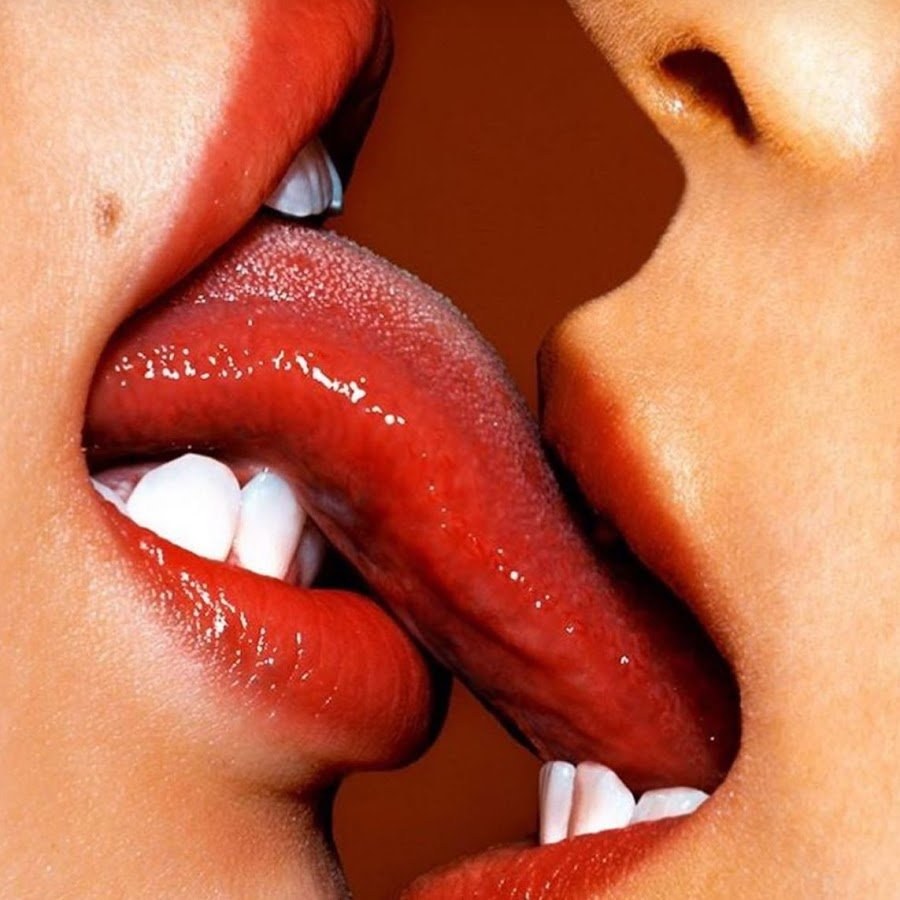 Kisses in the series Wind