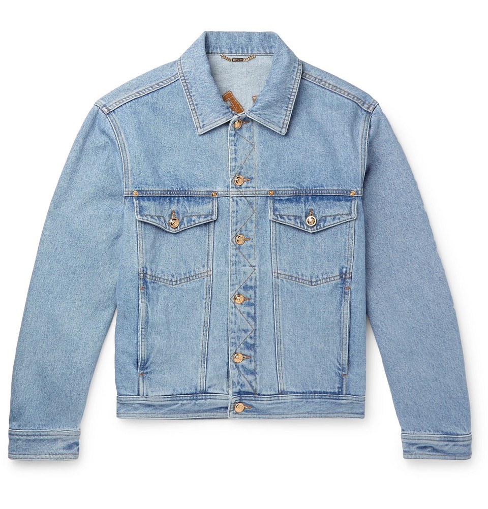 Jinging jeans on top