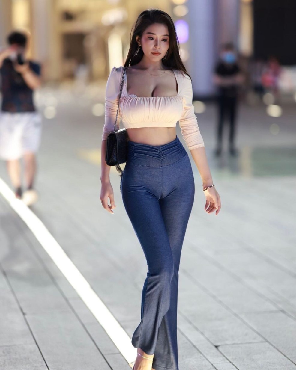 Echo Yue model nipples