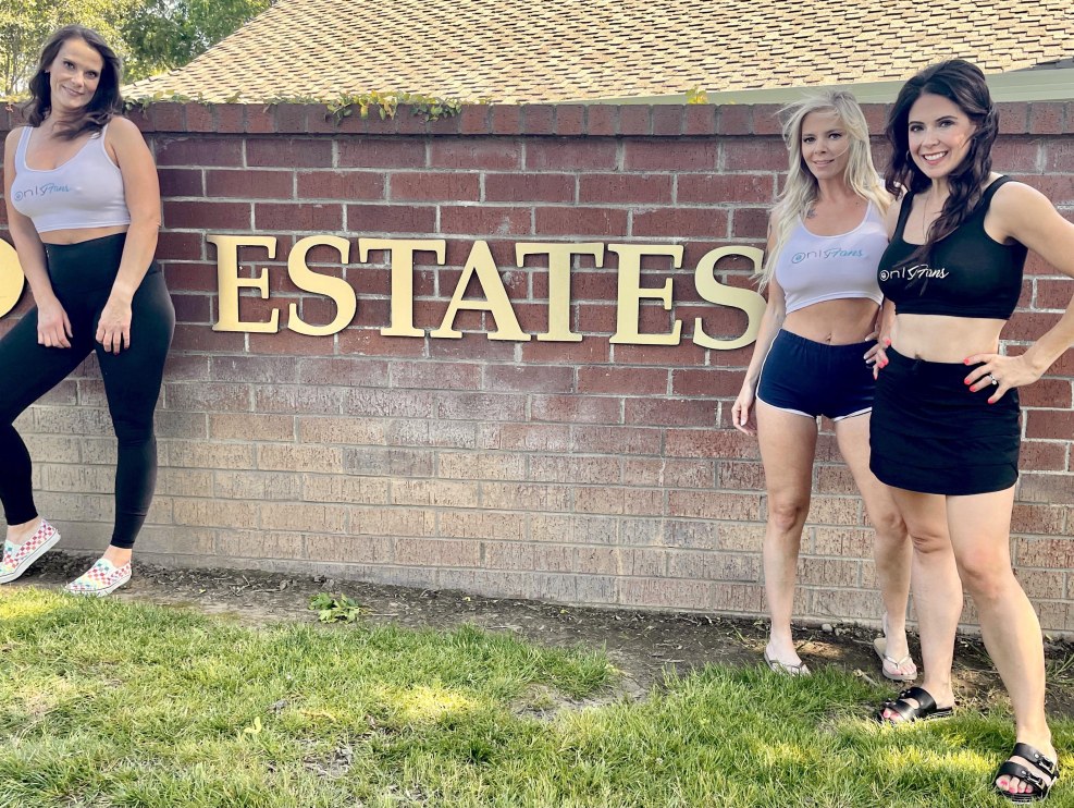 Sexy Pornstar Lucy Belle Up Close and Personal